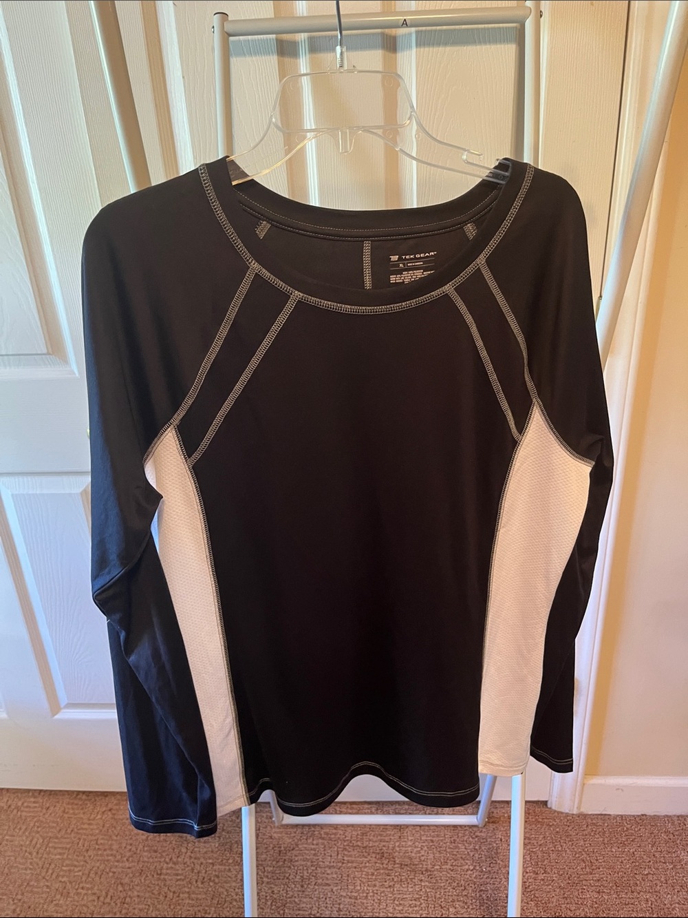 tek gear Black Long-Sleeve Athletic Tee with White Side Panels